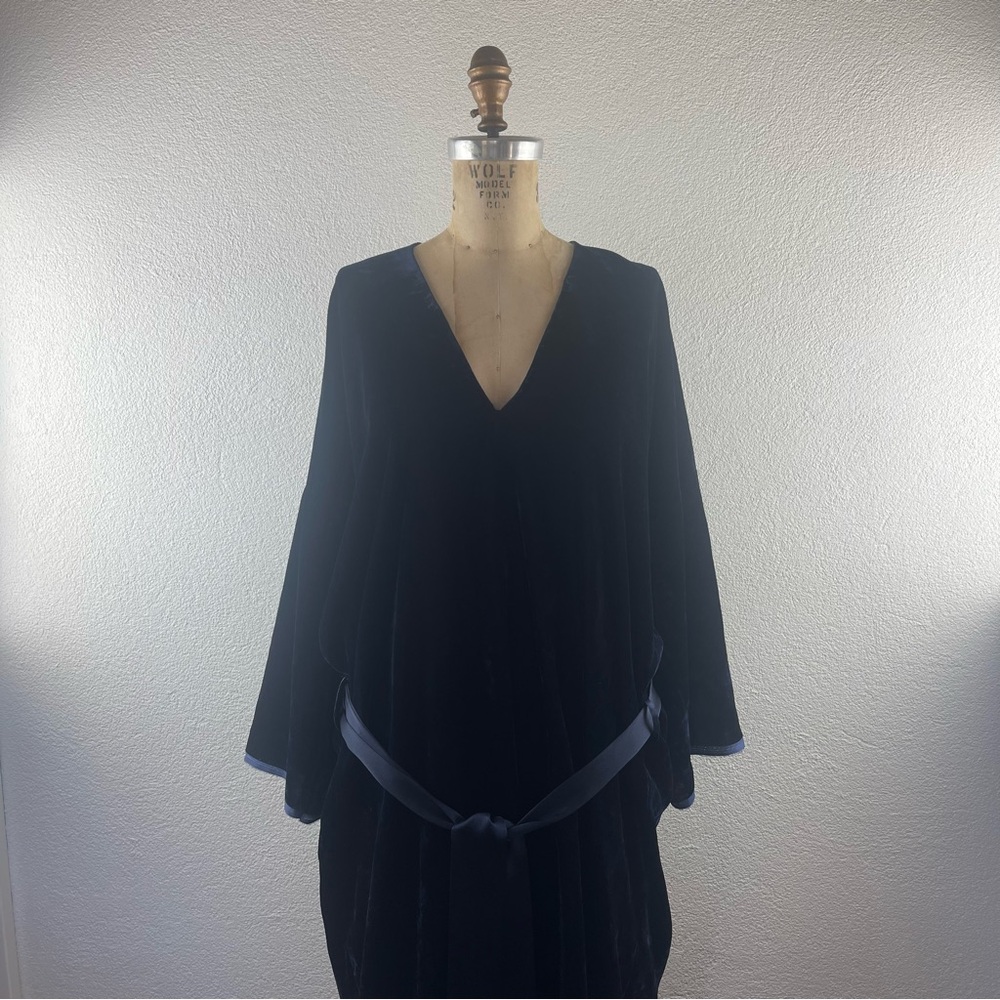 Nili Lotan l L Rochelle Rayon Silk Velvet Surplice Bodice Raw Cuff Kimono Dress